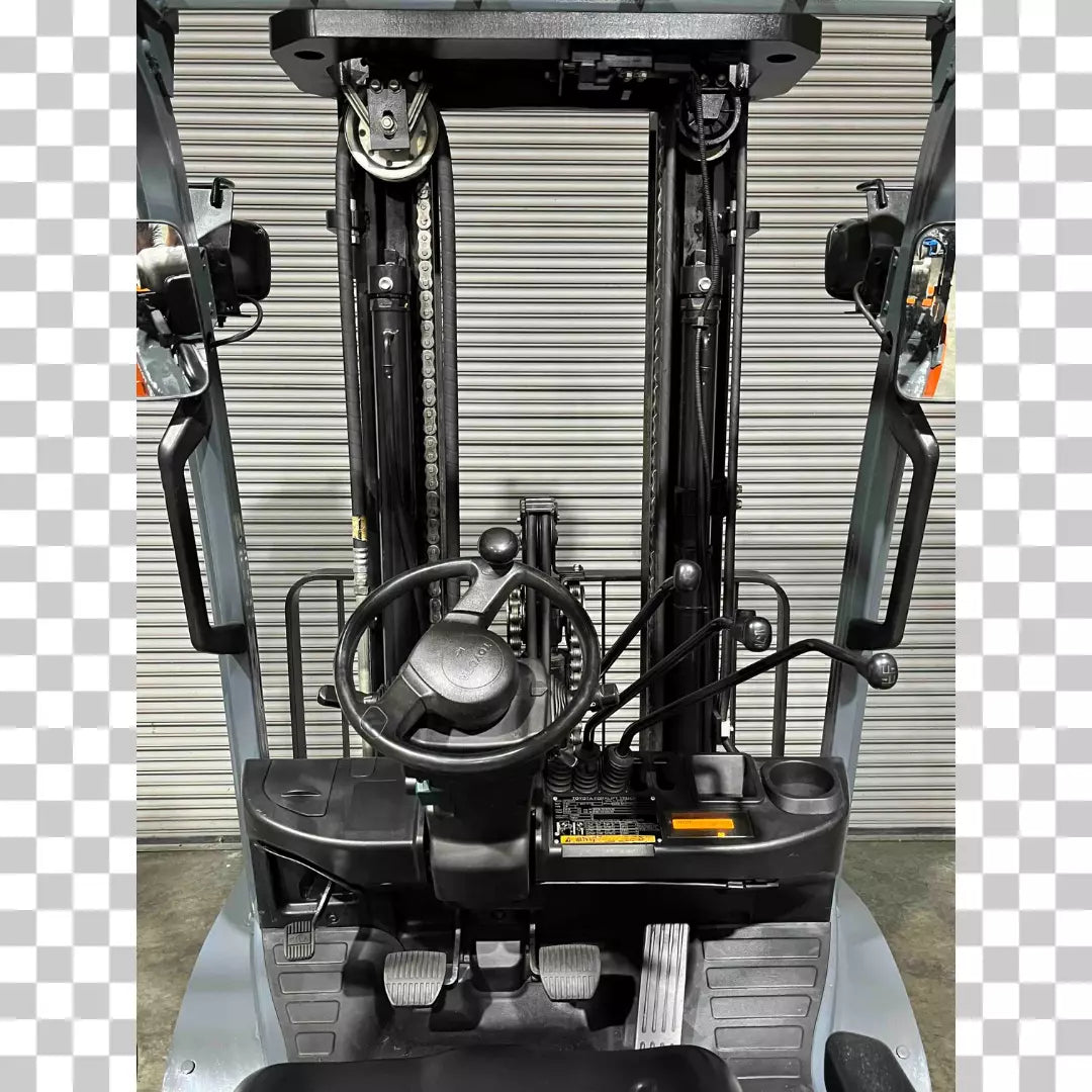 2018 Toyota Pneumatic Indoor Outdoor Forklift Triple Mast & Side Shift, 6500 lbs